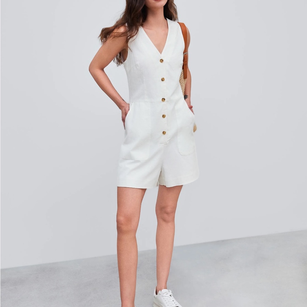 Cider White Sleeveless Button-Up Jumpsuit